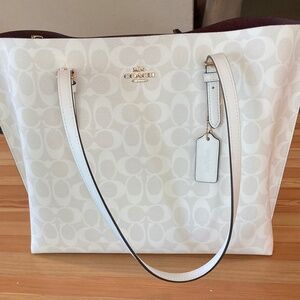 Coach Signature Leather Glacier White City Tote